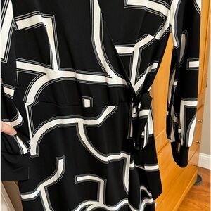 Black and white long sleeve dress size medium